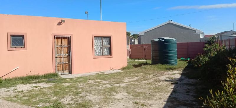 4 Bedroom Property for Sale in Ilitha Park Western Cape